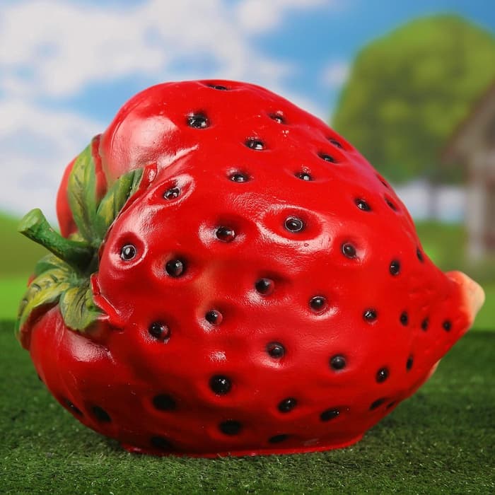 Садовая фигура из полистоуна «Клубника», 27×30×36 см