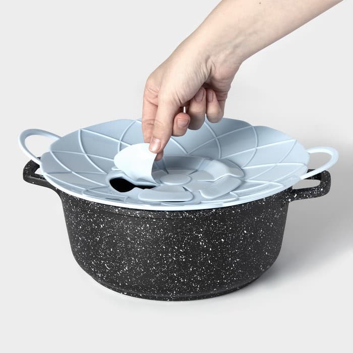 Крышка-невыкипайка силиконовая Доляна «Актеон», d=26 см, голубая