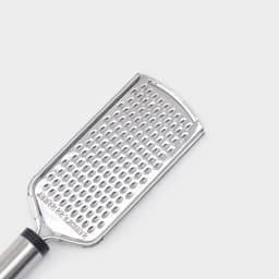 Тёрка для сыра Доляна «Помощник», 24 см, с ручкой, серебристая, чёрная