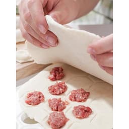 Пельменница IDEA, 35 ячеек, d=2.5 см, 25.5×28×2.9 см, пластик, белый