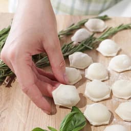 Пельменница IDEA, 35 ячеек, d=2.5 см, 25.5×28×2.9 см, пластик, белый