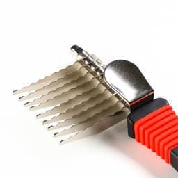 Колтунорез боковой, 9 лезвий, 6.5×19 см, чёрный, красный