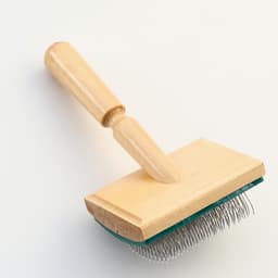 Щётка - пуходёрка, основание 70×50 мм, с каплями и рамкой, дерево