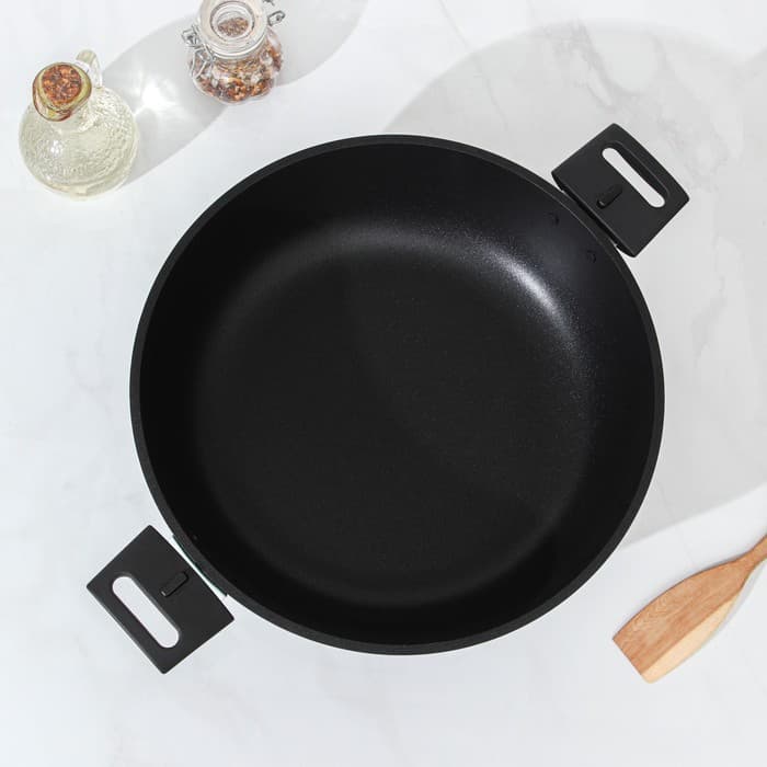 Сковорода KUKMARA «Традиция», d=30 см, съёмные ручки, антипригарное покрытие, литой алюминий, чёрная