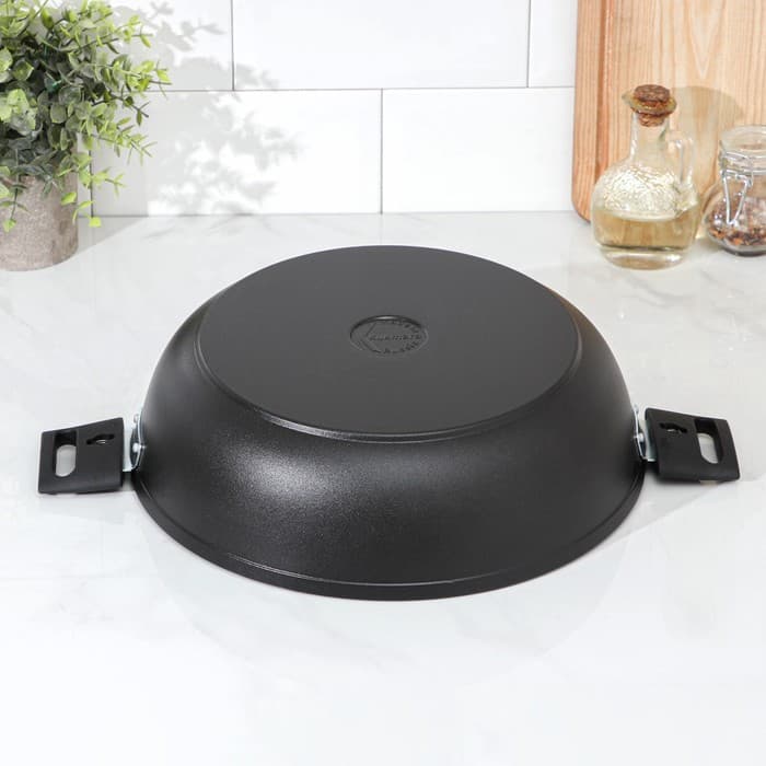 Сковорода KUKMARA «Традиция», d=30 см, съёмные ручки, антипригарное покрытие, литой алюминий, чёрная