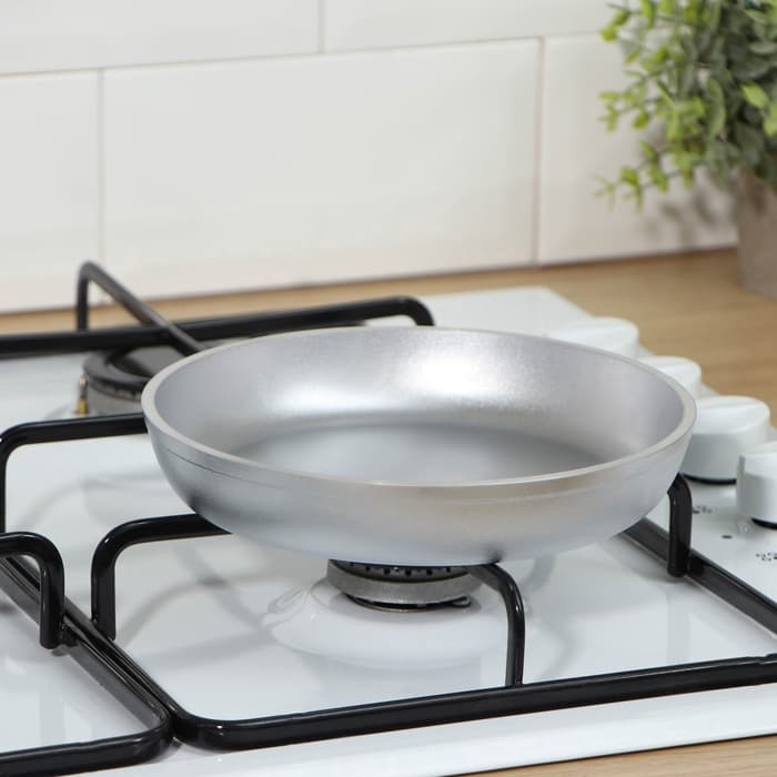 Сковорода KUKMARA, d=18 см, литой алюминий, серебристая