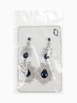 Серьги висячие со стразами «Грация», резная, синие в серебре, 9 см
