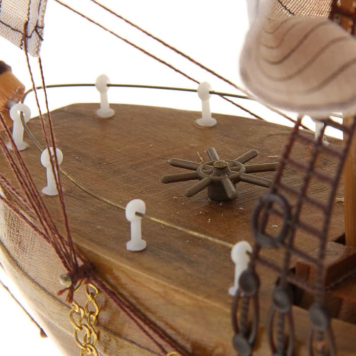 Сувенирная модель корабля «Астрильд», борта светлое дерево, паруса бежевые, 48.5×44×8 см