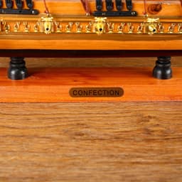 Сувенирная модель корабля «Астрильд», борта светлое дерево, паруса бежевые, 48.5×44×8 см