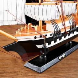 Сувенирная модель корабля «Рион», борта сине-чёрные, паруса бежевые с полосами, 50×44×10 см