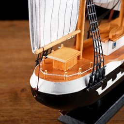 Сувенирная модель корабля «Рион», борта сине-чёрные, паруса бежевые с полосами, 50×44×10 см