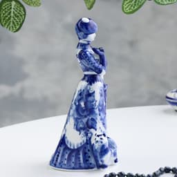 Фигурка фарфор гжель «Дама с собачкой»