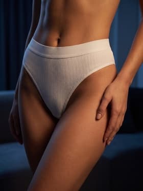 Трусы женские бразилиана MINAKU в рубчик, размер 40-42, белые