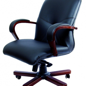 Конференц-кресло MULTI-OFFICE MERCURY B с низкой спинкой на крестовине черная кожа+к/з/т.орех