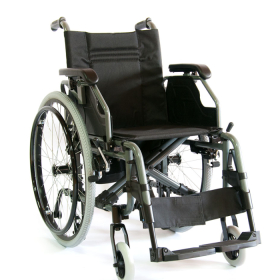Инвалидная коляска с дополнительными транзитными колесами FS 957 LQ